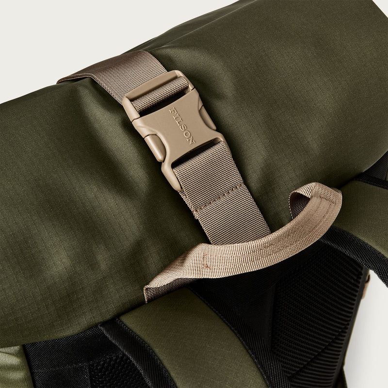 All-weather backpack par Filson | Olive / black / covert (Green)