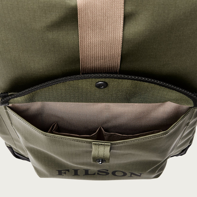 All-weather backpack par Filson | Olive / black / covert (Green)