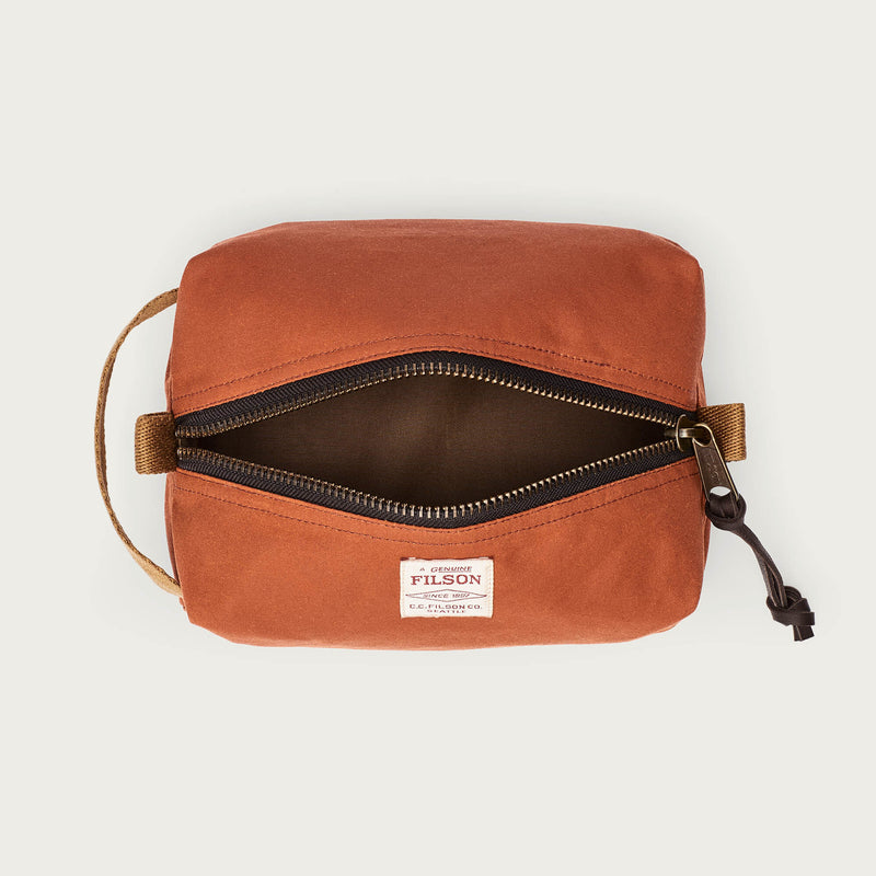 Tin cloth travel kit von Filson | Rust (Red)