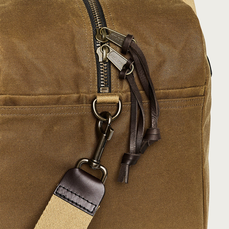 Tin cloth medium duffle bag par Filson | Dark tan (Brown)