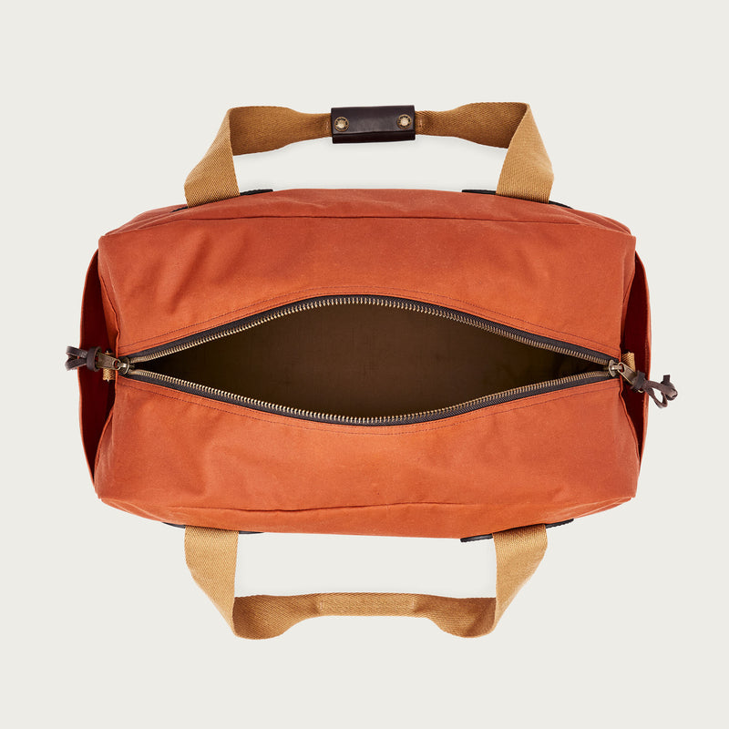 Tin cloth medium duffle bag par Filson | Rust (Red)