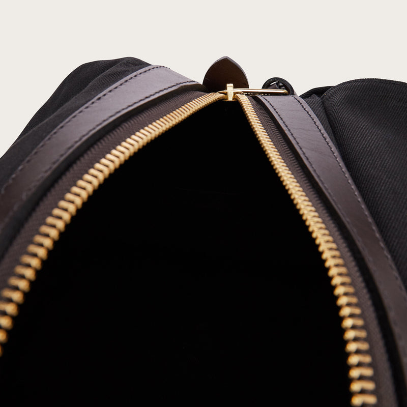 Small rugged twill duffle par Filson | Black (Black)