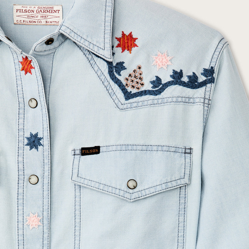 Women's embroidered western shirt par Filson | Light indigo chambray/stars (Blue)
