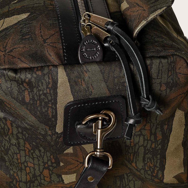 Medium rugged twill duffle bag par Filson | Maple bark camo (Beige)