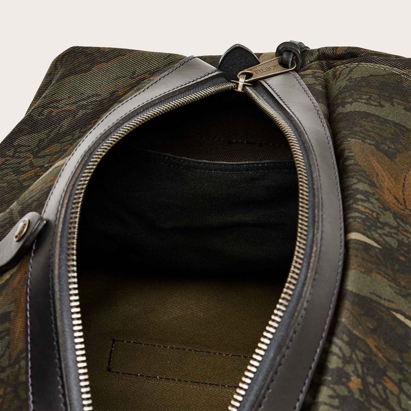 Medium rugged twill duffle bag par Filson | Maple bark camo (Beige)