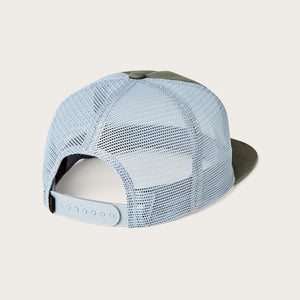 Trout trucker mesh cap par Filson | Dusty pine (Green)