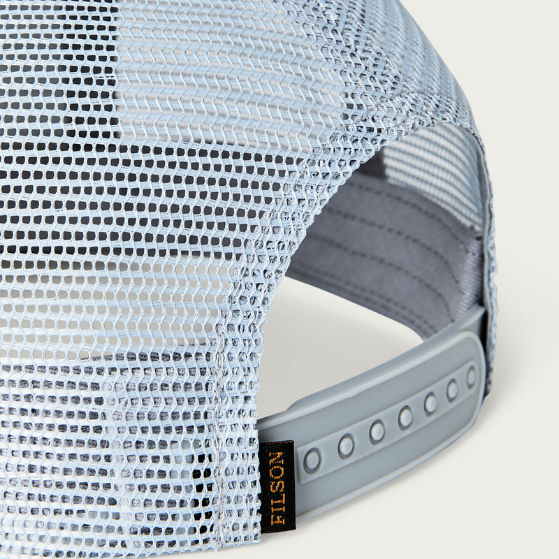 Trout trucker mesh cap par Filson | Dusty pine (Green)