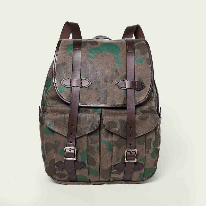Large waxed rugged twill rucksack von Filson | Dark wax shrub camo (Gray)