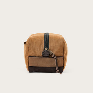 Travel pack by Filson | Whiskey (Beige)