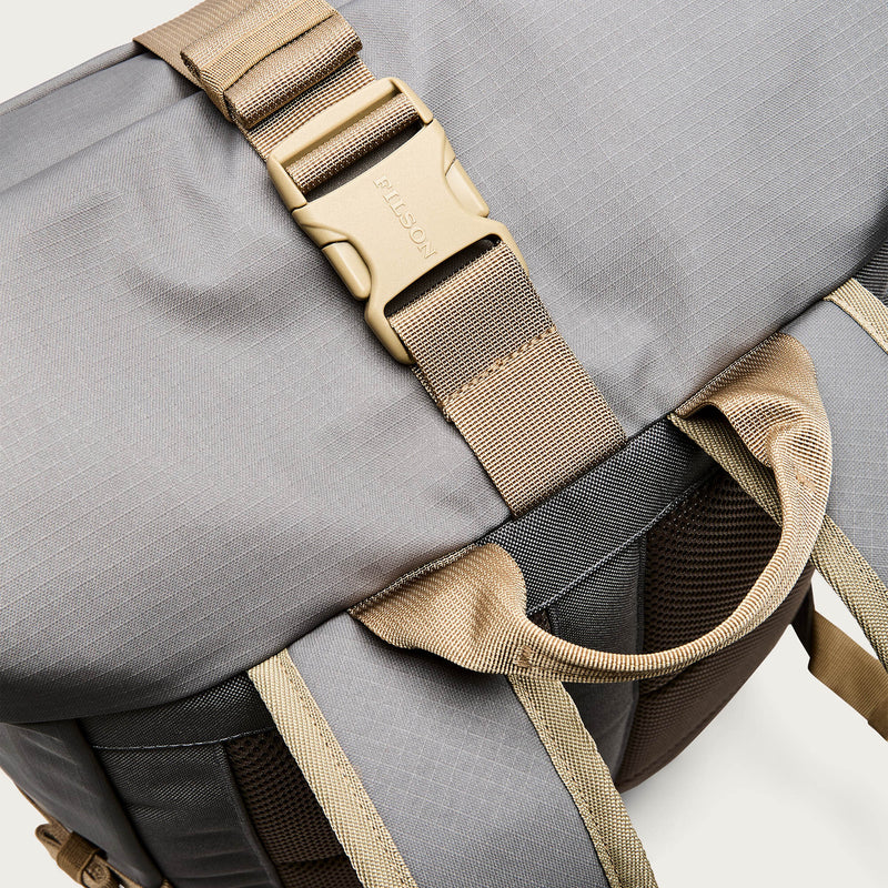All-weather backpack par Filson | Moon mist / pewter (Gray)