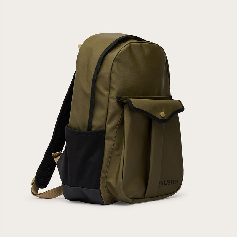 Scout journeyman backpack par Filson | Olive / black / cove (Green)