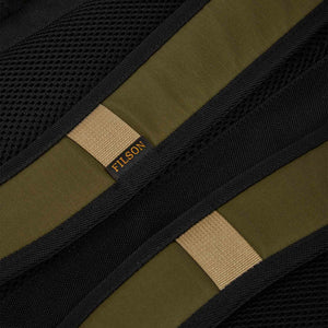 Scout journeyman backpack par Filson | Olive / black / cove (Green)