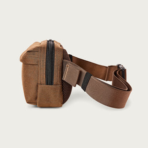 Dryden crossbody bag par Filson | Whiskey (Brown)