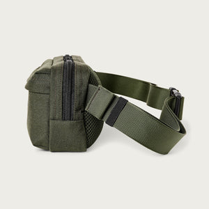 Dryden crossbody bag par Filson | Otter green (Green)