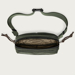 Dryden crossbody bag par Filson | Otter green (Green)