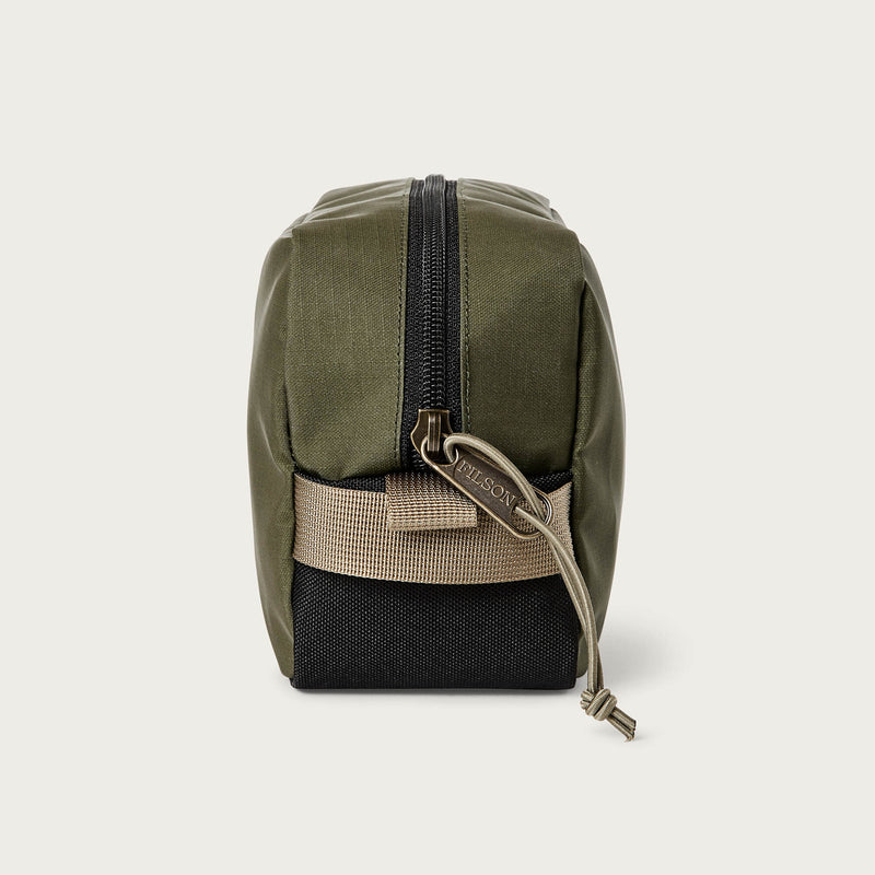 All-weather travel pack par Filson | Olive / black / covert (Green)