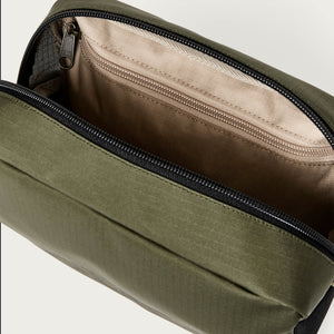 All-weather travel pack par Filson | Olive / black / covert (Green)