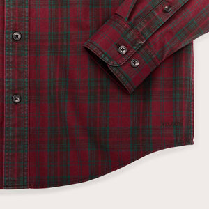 Lightweight alaskan guide shirt di Filson | Green red pla (Red)