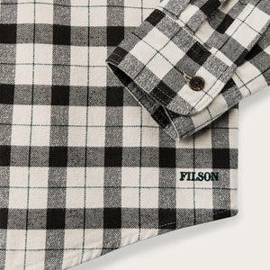 Alaskan guide shirt von Filson | Cream / peat / multi plaid (Gray)