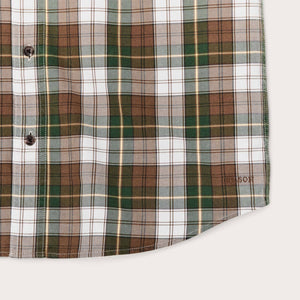 Short sleeve lightweight alaskan guide shirt di Filson | Green / white / brown plaid (Multicolor)