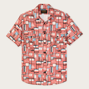 Short sleeve lightweight alaskan guide shirt par Filson | Russet / print (Pink)