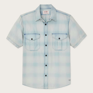 Short sleeve lightweight alaskan guide shirt par Filson | Indigo plaid (Blue)