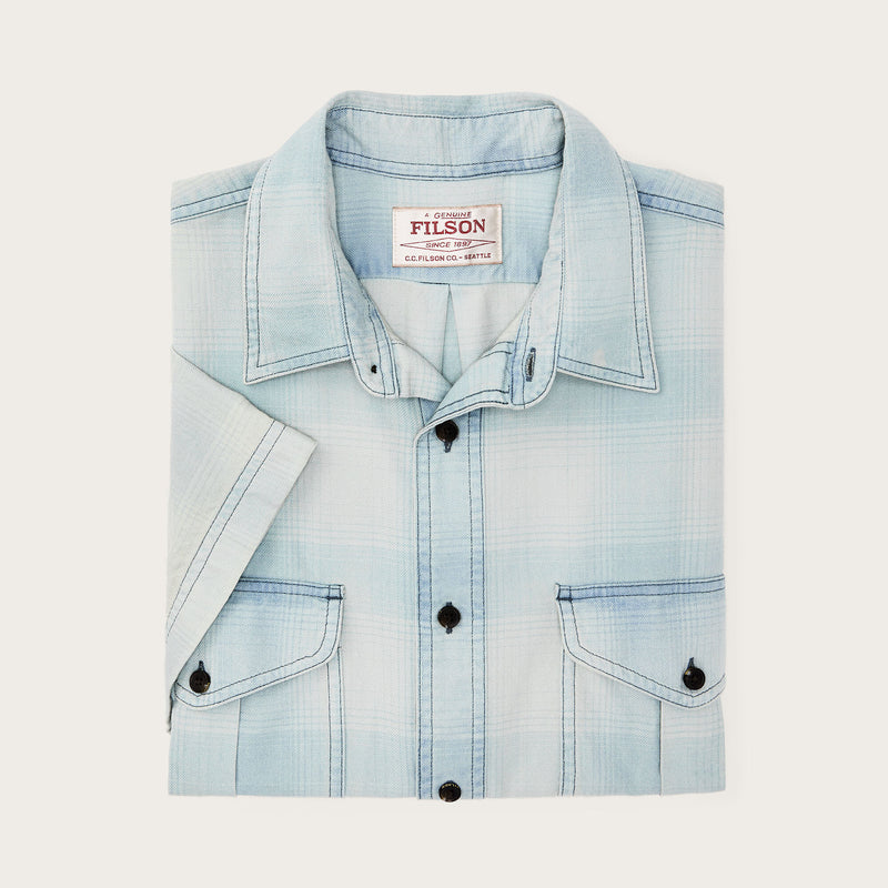 Short sleeve lightweight alaskan guide shirt par Filson | Indigo plaid (Blue)