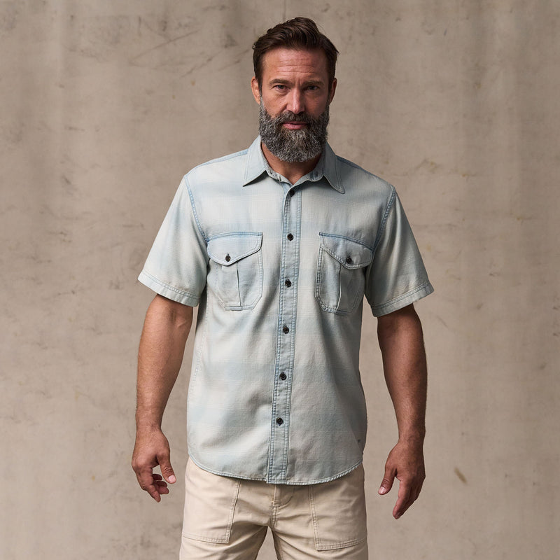 Short sleeve lightweight alaskan guide shirt par Filson | Indigo plaid (Blue)