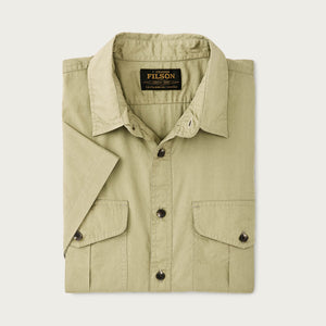 Filson's washed short sleeve feather cloth shirt par Filson | Lakebed (Beige)