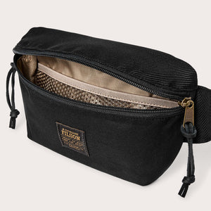 Surveyor crossbody pack von Filson | Black (Black)