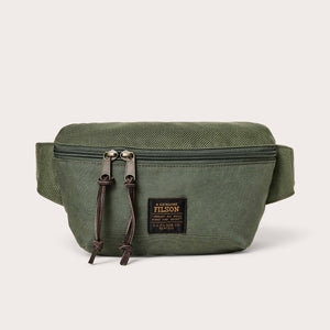 Surveyor crossbody pack von Filson | Service green (Green)