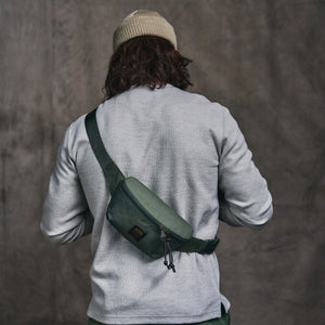 Surveyor crossbody pack von Filson | Service green (Green)