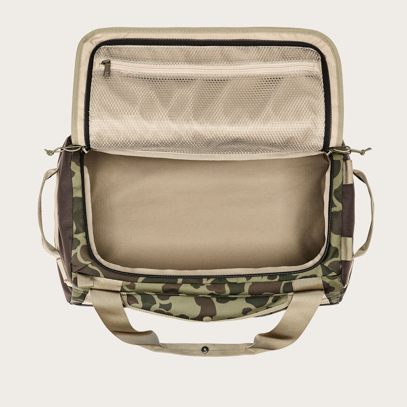 All-weather 40l duffle bag par Filson | Tundra shrub camo (Green)
