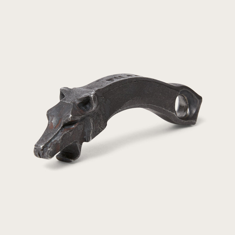 Howling wolf bottle opener di Filson | Steel (Silver)