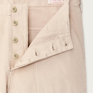 Field supply shorts by Filson | Washed oatmeal (White)