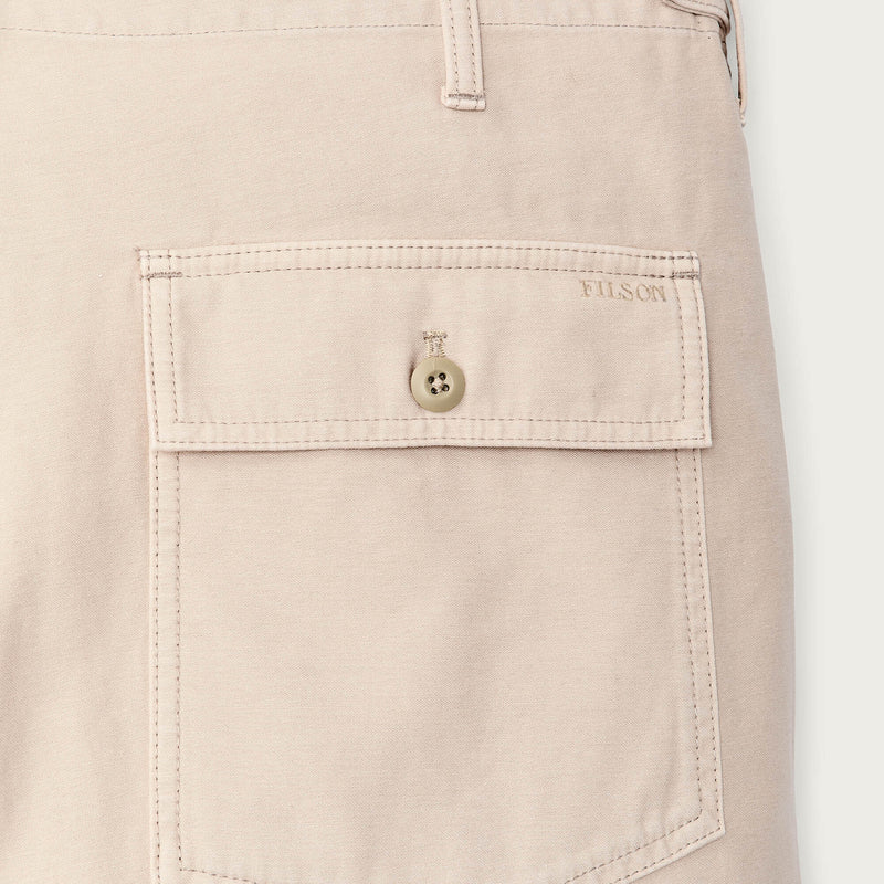 Field supply shorts by Filson | Washed oatmeal (White)