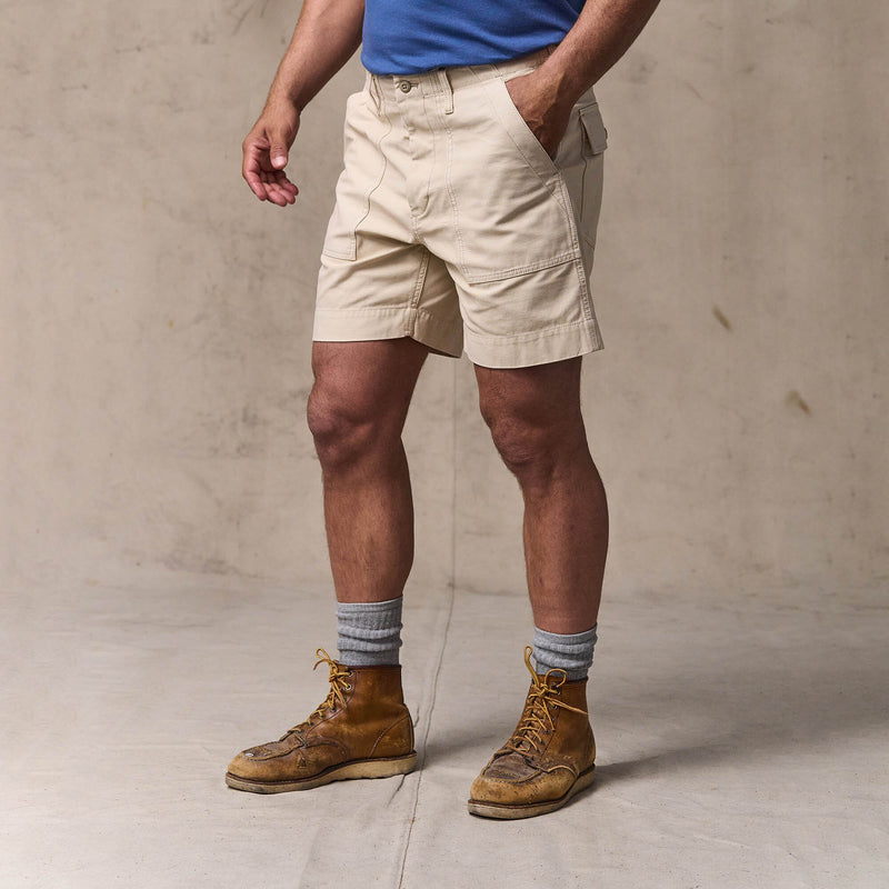 Field supply shorts by Filson | Washed oatmeal (White)