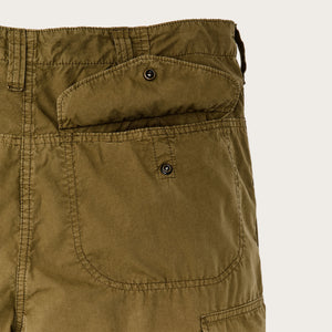 Tropical poplin cargo shorts par Filson | Military olive (Green)
