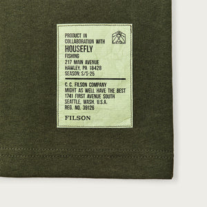 Filson x housefly graphic t-shirt di Filson | Cypress / energy (Green)
