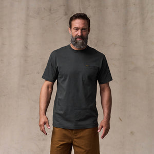 Outfitter pocket t-shirt par Filson | Faded black (Black)