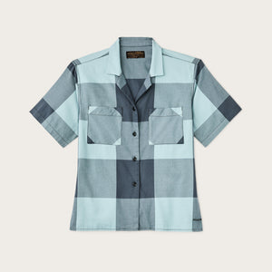 Women’s short sleeve twill camp shirt di Filson | Storm blue/ stone plaid (Blue)