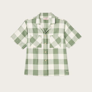 Women’s short sleeve twill camp shirt di Filson | Hedge green/ white plaid (Green)