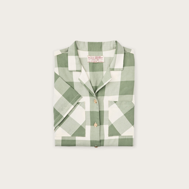 Women’s short sleeve twill camp shirt di Filson | Hedge green/ white plaid (Green)