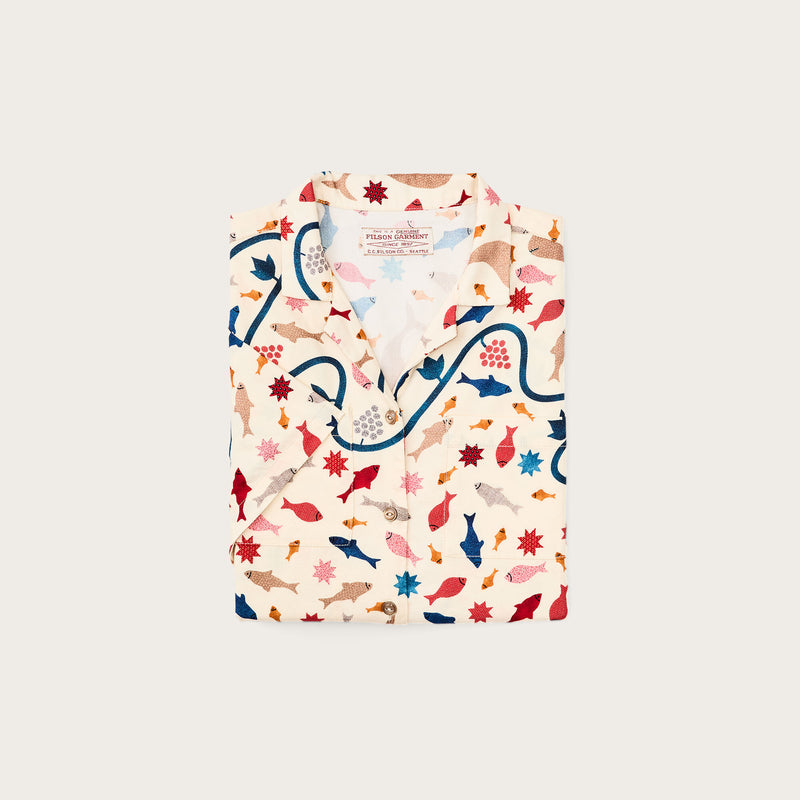 Chemise camp en sergé à manches courtes pour femme by Filson | Natural/ whale print (Beige)
