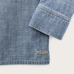 Women’s chambray shirt di Filson | Light indigo chambray (Blue)