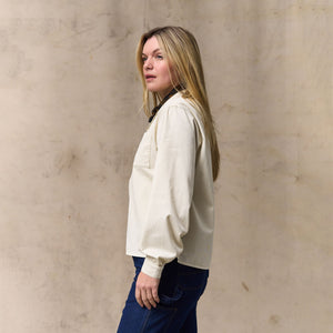 Women's long sleeve twill camp shirt par Filson | Cream (White)