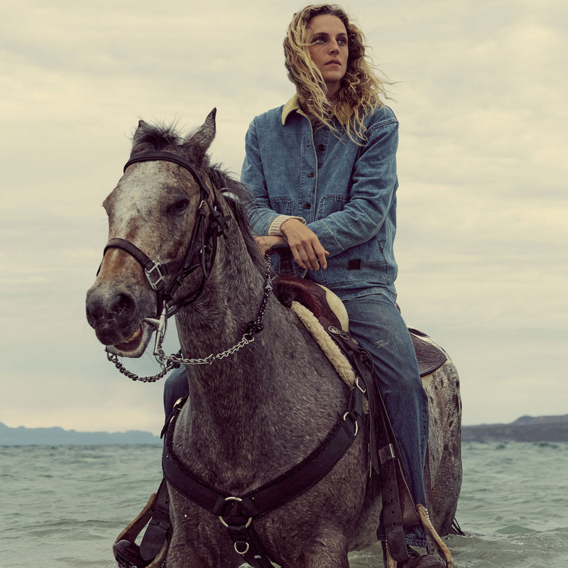 Women's 11-oz. denim barn coat par Filson | Light indigo (Blue)