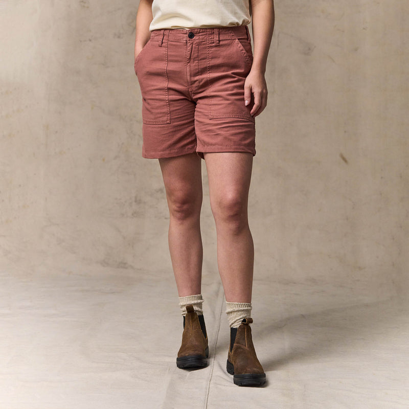 Women's reverse sateen supply shorts par Filson | Mahogany (Pink)