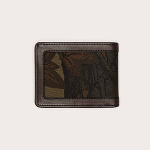 Rugged twill outfitter wallet von Filson | Maple bark camo (Beige)