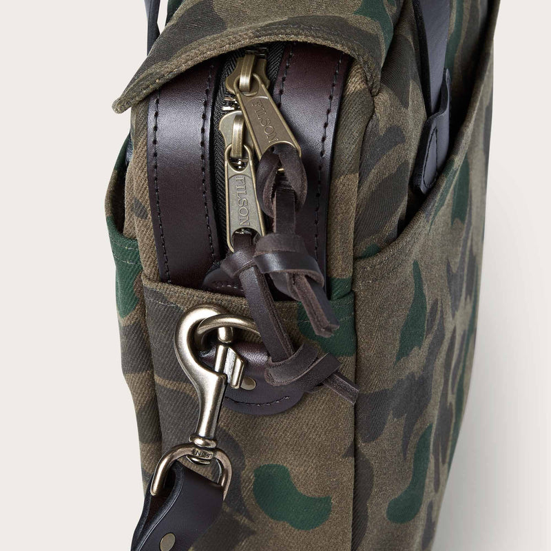 Waxed rugged twill original briefcase di Filson | Dark wax shrub camo (Grey)